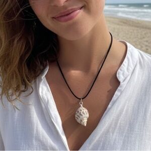 Shell Pendant Necklace